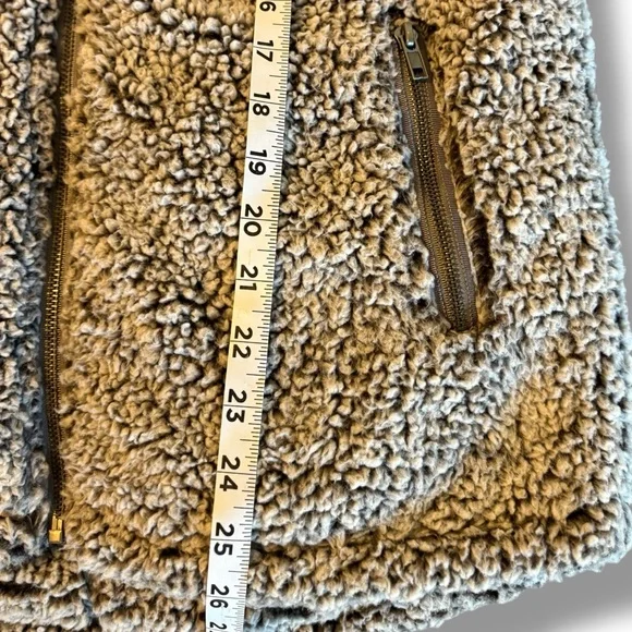 🚨3 for $15 Thread & Supply Gray Sherpa Fleece Fuzzy Fur Pocket Vest Coat Small - Picture 6 of 6